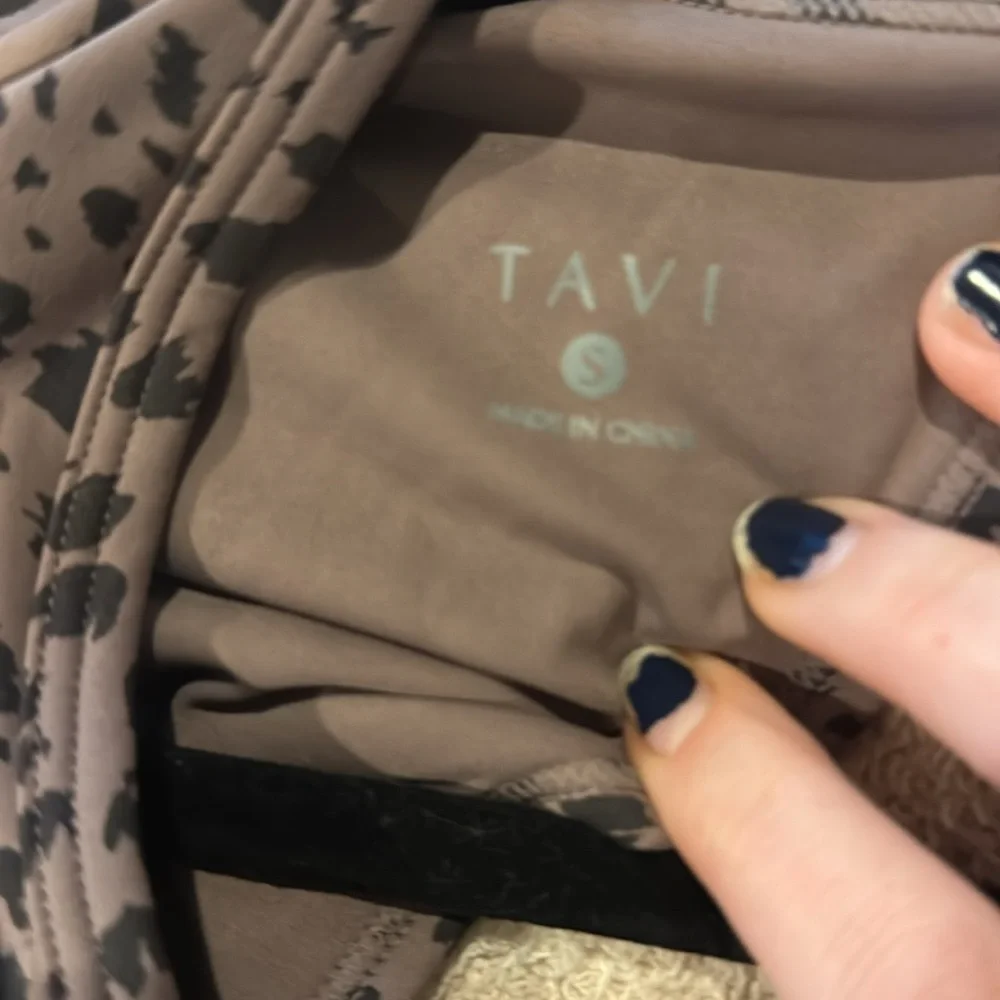 Tavi Workout Set - Picture 4 of 6